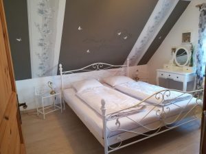 Ferienhaus Deichwiese, Blick ins Schlafzimmer