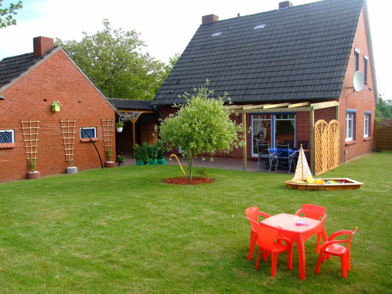 Ferienhaus Deichwiese Gartenansicht